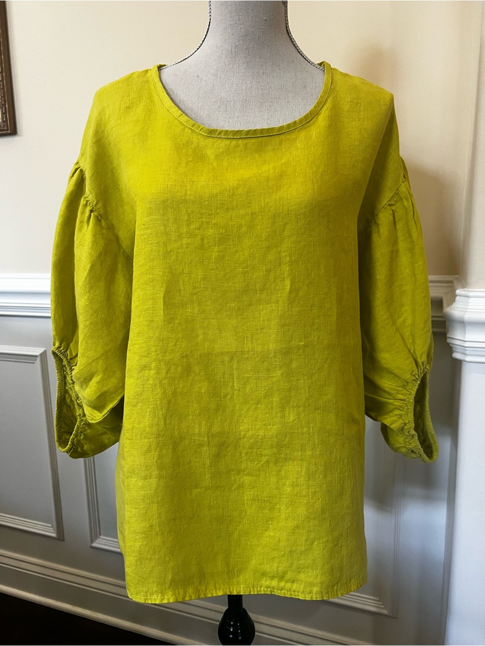 Linen, Balloon-Sleeves, Relaxed fit High-Low Pullover Tunic in Chartreuse/Green.